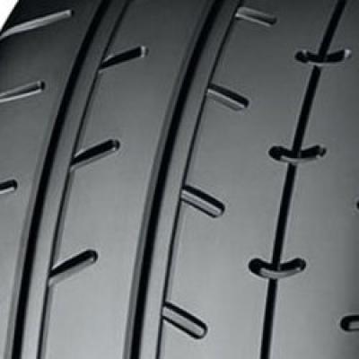 Yokohama Advan A052A 285/35 R19