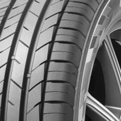 Kumho Ecsta HS52 245/45 ZR18